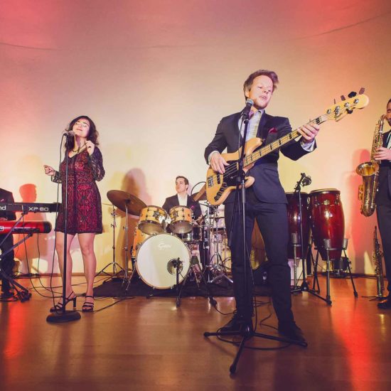Die Dresdner Hochzeitsband Adlips spielt Livemusik auf einer Hochzeit
